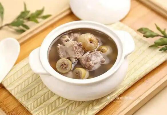 黑莓和蓝莓的营养成分一样吗-黑莓和蓝莓的营养成分网- 篮莓和黑莓的区别知识,分享黑莓和蓝莓相比